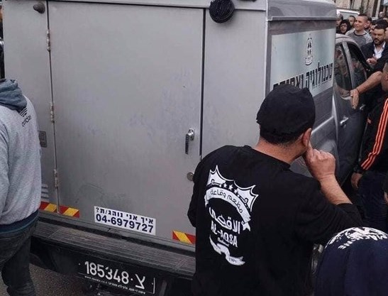 شبان يهاجمون مركبة لجيش الاحتلال تدخل بالخطأ لجنين