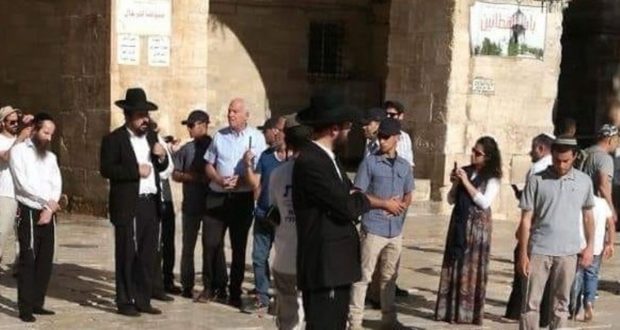 وزير في حكومة الاحتلال يقتحم الأقصى (فيديو)