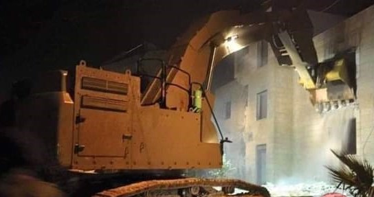 جرافات الاحتلال تهدم منزل عائلة الشهيد صالح البرغوثي شمال رام الله
