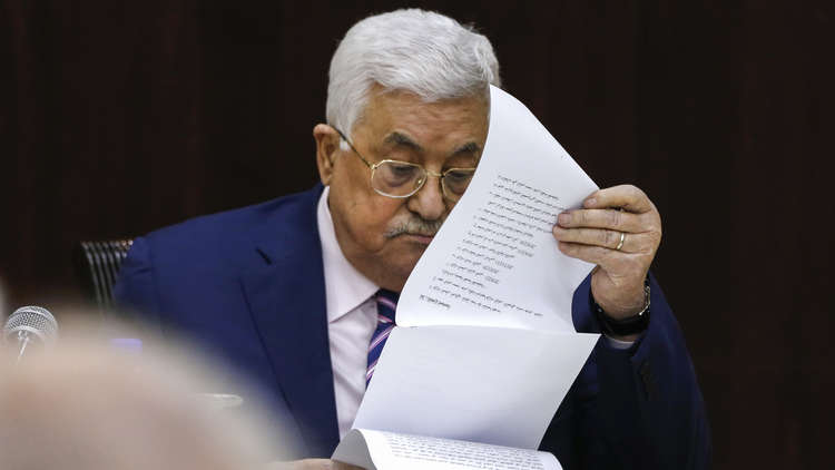 وزير "إسرائيلي" سابق يدعو السلطة الفلسطينية لتفكيك نفسها