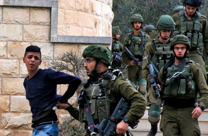 بينهم صحفي-حملة اعتقالات وهدم منازل في الضفة الغربية