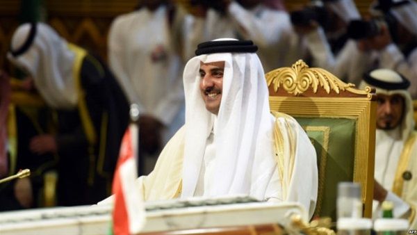 الكشف عن سبب مغادرة أمير قطر للقمة العربية فجأة !