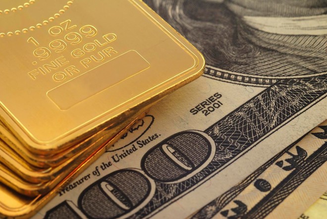 الذهب ينخفض مع صعود الدولار