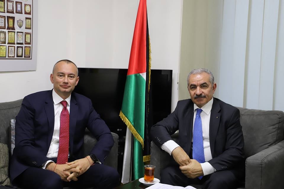 اشتية يجتمع مع ملادينوف.. هذه التفاصيل
