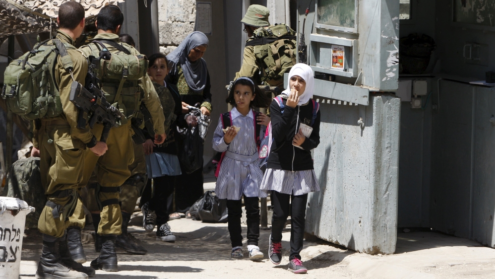 ما مدى خسارة الاقتصاد الفلسطيني جراء الحواجز الإسرائيلية المنتشرة
