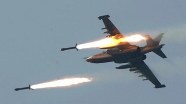 طائرة إسرائيلية تطلق صاروخاً على مواطنين شرق مدينة غزة