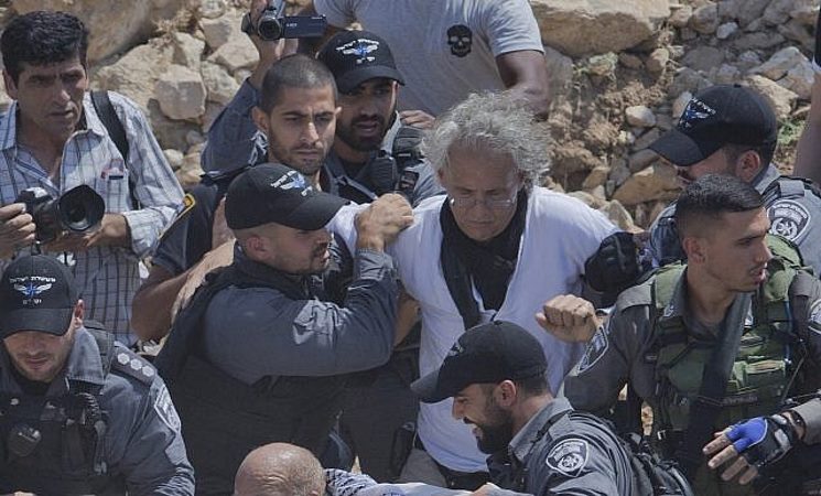 قرار للاحتلال بحق الناشط الفرنسي رومانو
