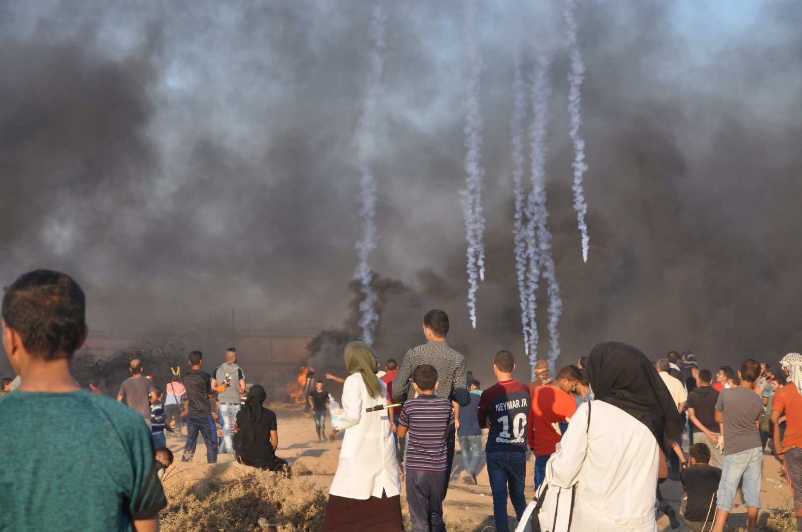في الجمعة الـ48 قوات الاحتلال تستهدف المتظاهرين على طول السياج الزائل شرق قطاع غزة