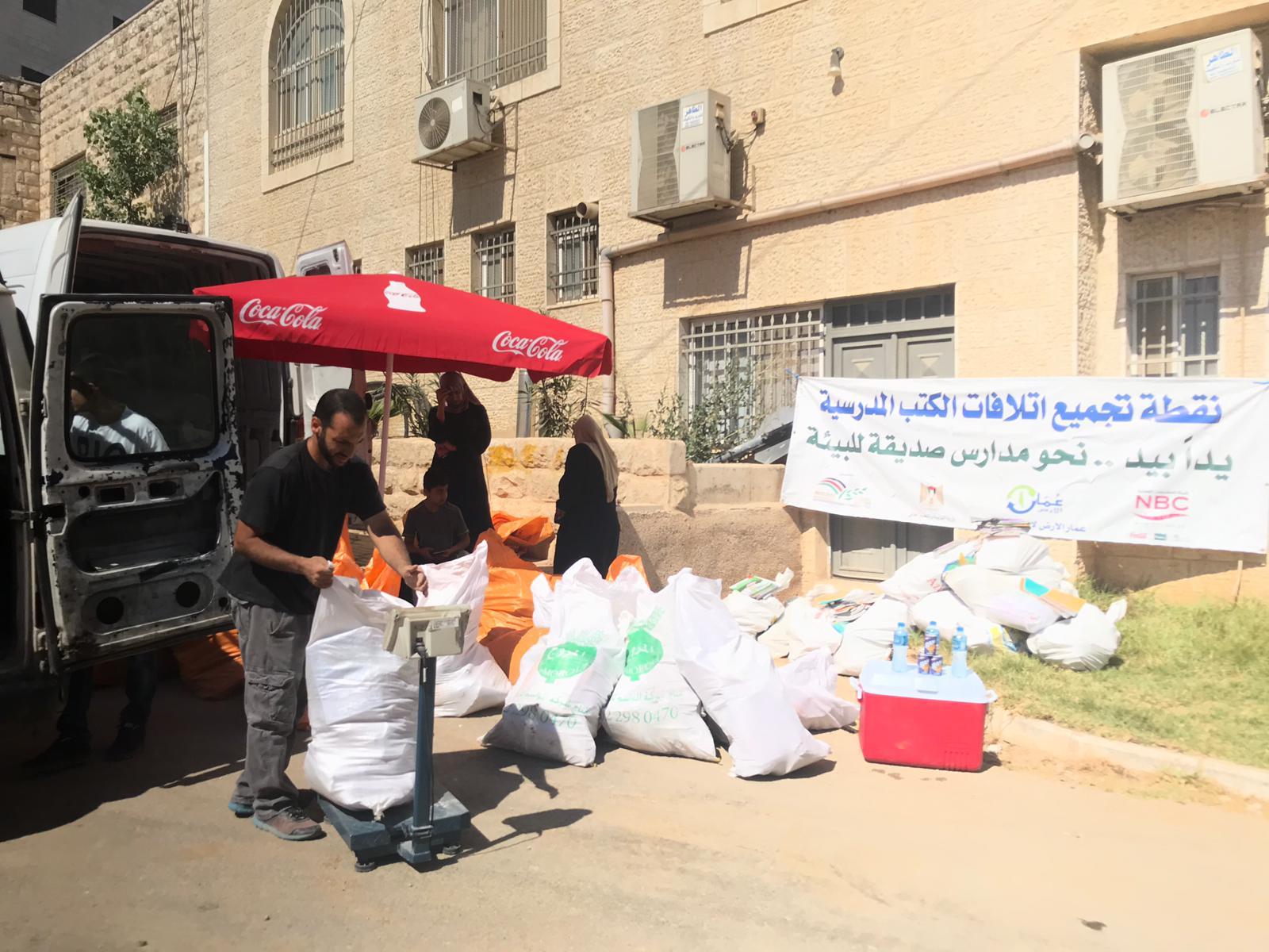 نجح بإعادة تدوير أكثر من 2000 طن من الورق