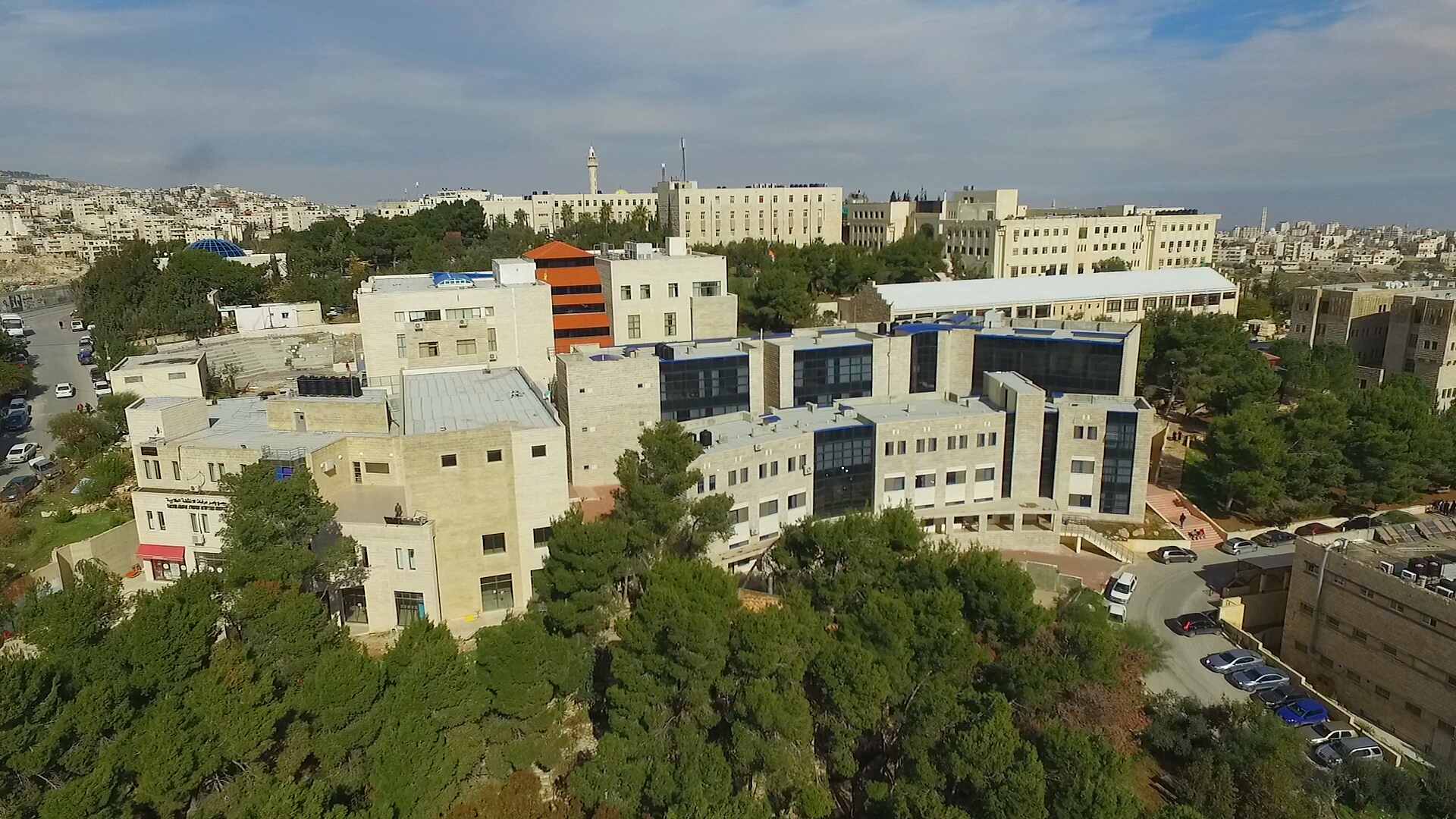  خريجو الكليات الطبية في جامعة القدس يحققون نسب نجاح شبه كاملة في امتحانات المزاولة الإسرائيلية