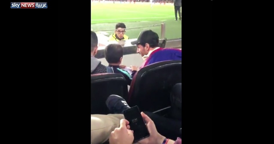نجل ميسي "يخون" والده.. والكاميرا "تضبطه متلبسا"