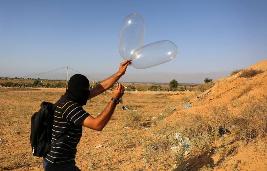 مخاوف اسرائيلية من انتشار البالونات الحارقة بالضفة