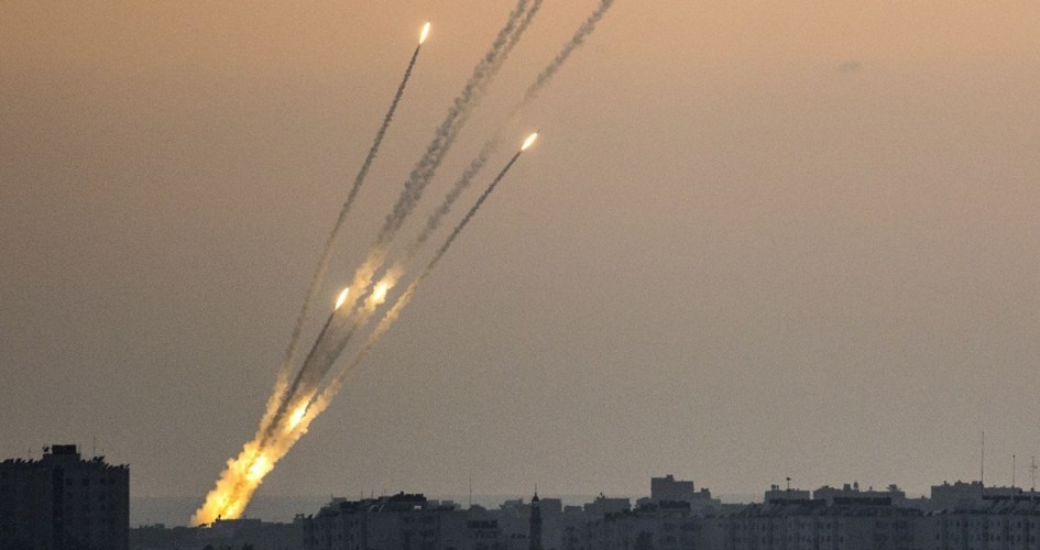 طائرات الاحتلال تقصف غزة والمقاومة ترد بالصواريخ