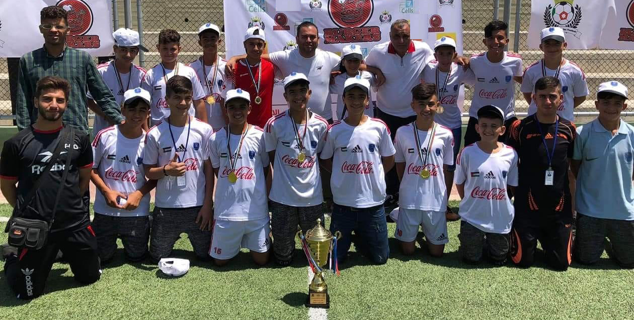 المشروبات الوطنية تقدم الزيّ الرياضي لفريق أكاديمية باريس سان جيرمان الفلسطينية