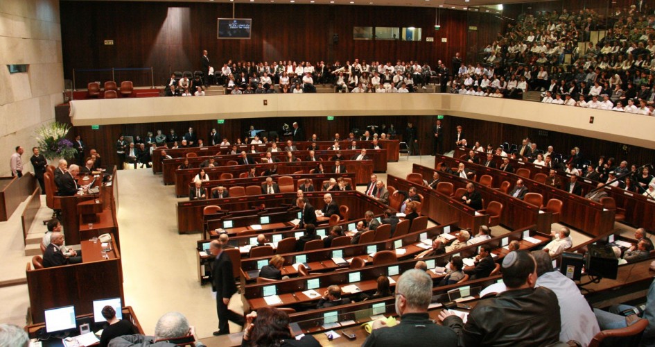 الكنيست "الإسرائيلي" يصادق على استقطاع رواتب الاسري الفلسطينيين