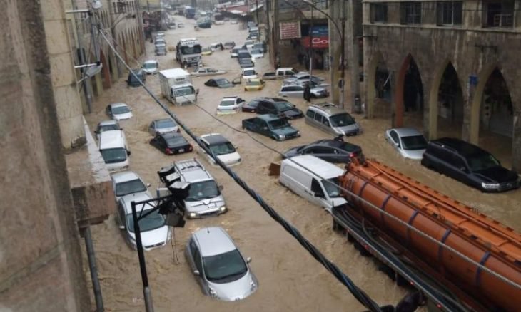 عمان “تغرق”… والبحث جار عن مواطن جرفته السيول