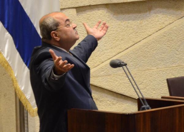 الطيبي: خصم مخصصات الأسرى والشهداء سطو مسلح