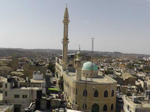 "اسرائيل" ستعزل مخيم العروب وبيت أمر