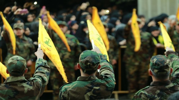 حزب الله يهدد عشرات المسؤولين الإسرائيليين عبر تطبيق واتس اب