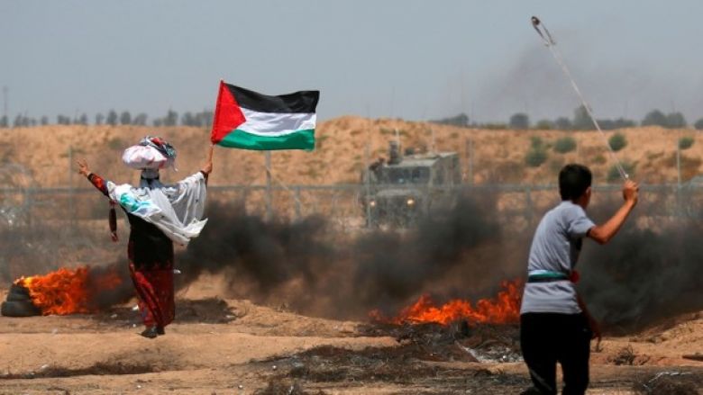 3 شهداء و525 إصابة بالرصاص والاختناق على حدود قطاع غزة