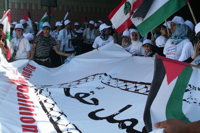 اللاجئون الفلسطينيون في لبنان يواصلون تحركاتهم