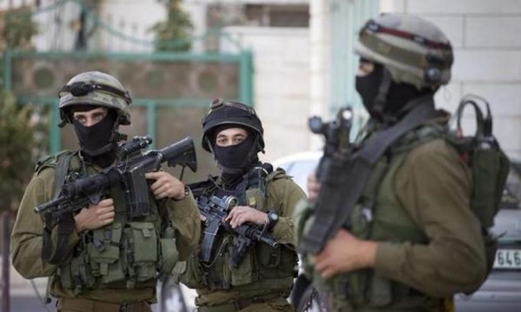 15 معتقلا في الضفة