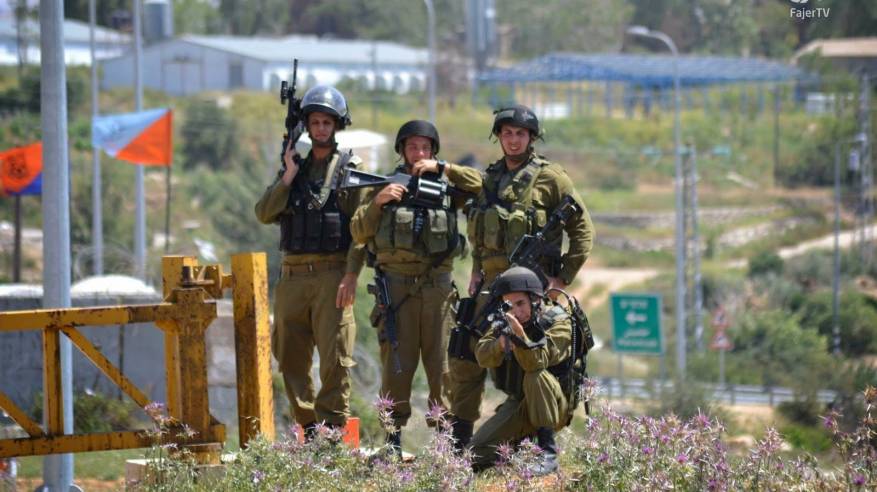 إصابة شابين برصاص الاحتلال على مدخل النبي صالح