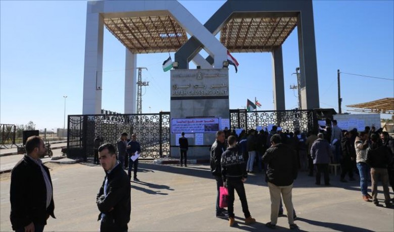 السلطة تقرر سحب موظفيها من معبر رفح بدءاً من صباح غدٍ الاثنين