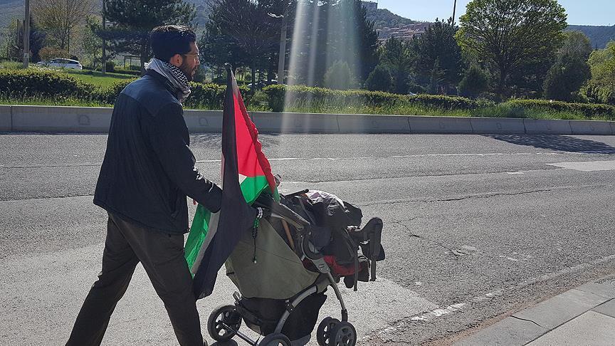 السويدي لادرا يصل أنقرة في إطار رحلته مشيًا إلى فلسطين
