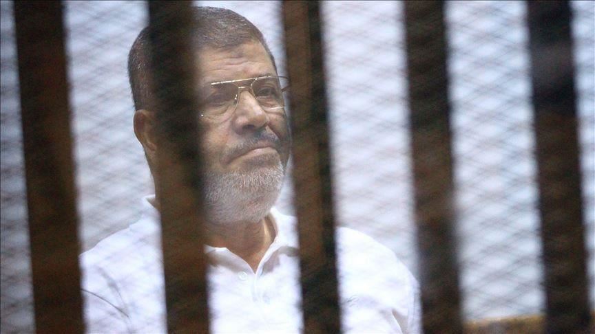 دفن مرسي فجرا بالقاهرة بحضور أفراد من عائلته فقط