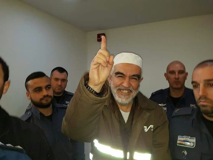 محكمة الاحتلال تحيل الشيخ صلاح للحبس المنزلي