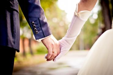 اختارت صديقتها ضرة لها..ونشرت الأمر عبر الفيسبوك