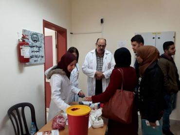 لمناسبة اليوم العالمي للسكري لجان العمل الصحي تنفذ حملة طبية في نابلس