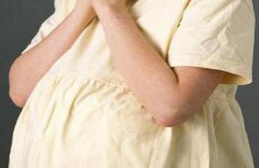 تظاهرت بأنها حامل واشترت طفلة ثم أعادتها والسبب؟