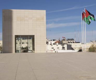 محللون: لماذا تؤجل الحكومة الفلسطينية رفع الإجراءات العقابية على غزة؟