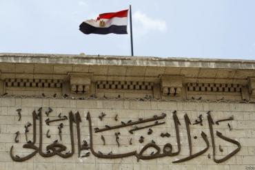 صحيفة: ملفات نسائية تنتظر شفيق في القاهرة