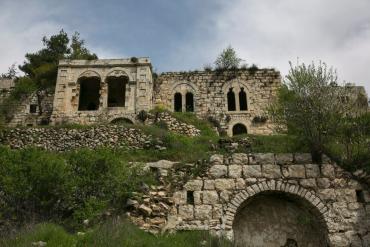 قرية فلسطينية مهجورة في القدس معلم مهدد بالانقراض!