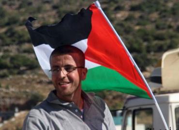 الافراج عن الصحفي القيق عبر معبر الظاهرية