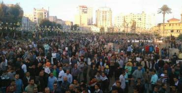 غزة:  الجماهير تتوافد لساحة السرايا للمبيت فيها لإحياء ذكرى الشهيد أبو عمار