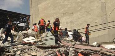 ارتفاع حصيلة ضحايا زلزال ايران إلى 445 قتيلا و7100 جريح 