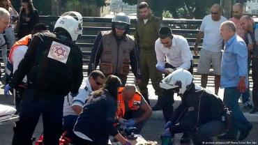إصابة إسرائيليين أحدهما حرجة  في حادثة طعن