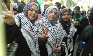 بالفيديو:  المئات من أنصار فتح تتوافد لساحة الجندي المجهول لإيقاد شعلة الانطلاقة