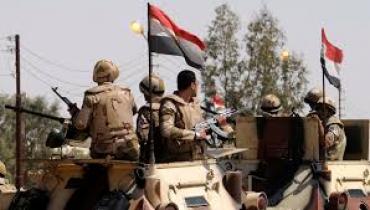 مقتل 14 من عناصر الشرطة المصرية في اشتباكات مع مسلحين