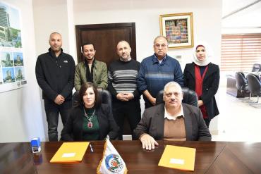 بلدية البيرة ومنتدى شارك يوقعان مذكرة تفاهم لتشكيل مجلس محلي شبابي