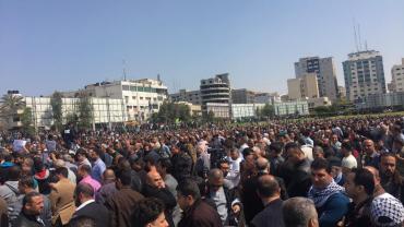 اعتصام حاشد وسط غزة احتجاجا على خصم الرواتب