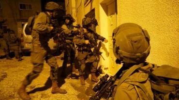 الاحتلال يعتقل 56 فلسطينيا بينهم قيادات في حماس