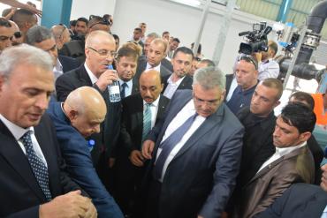 رئيس الوزراء يتفقد موقع محطة التحلية المركزية ومحطة تحلية جنوب غزة