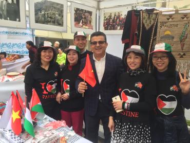 سفارة دولة فلسطين في فيتنام  تشارك في البازار الخيري السنوي